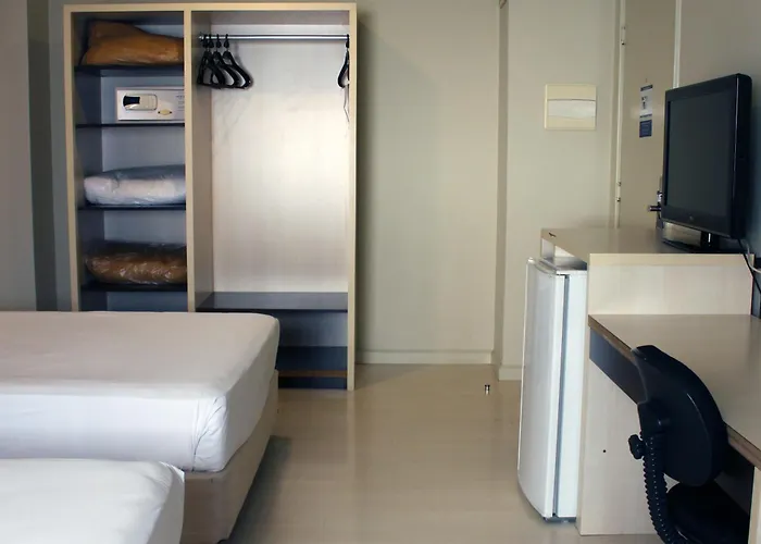 Master Curitiba Hotel - 1,6 km do Estádio Couto Pereira - Show